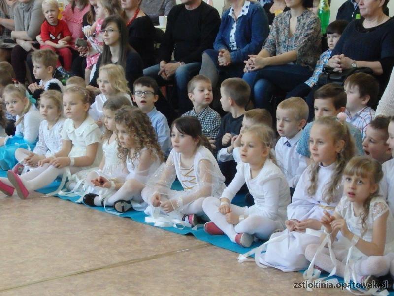 Choinka w Zespole Szkół w Tłokini Wielkiej