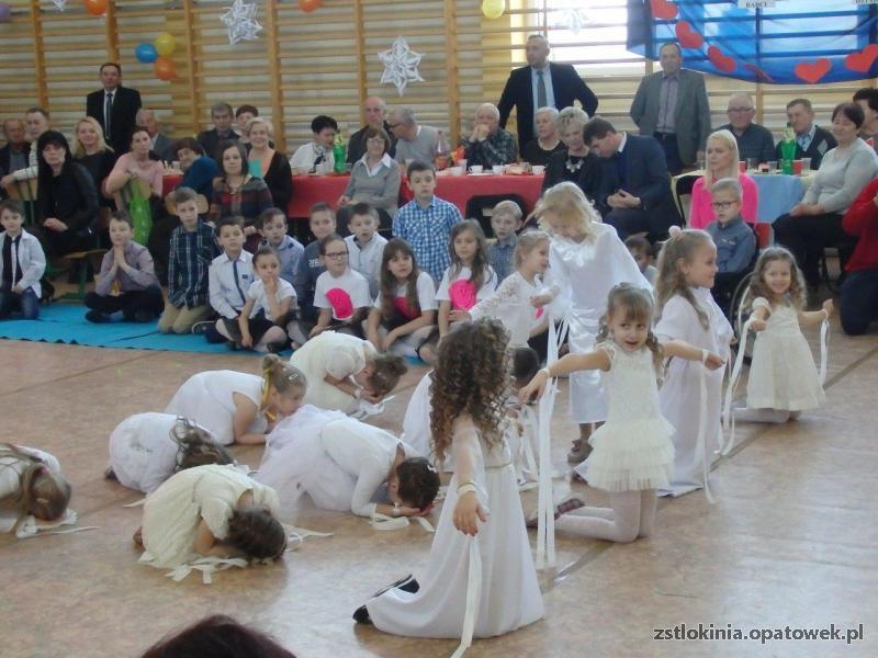 Choinka w Zespole Szkół w Tłokini Wielkiej