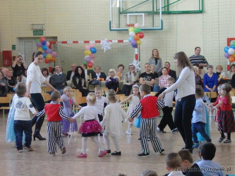 Choinka w Zespole Szkół w Tłokini Wielkiej