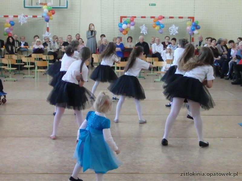 Choinka w Zespole Szkół w Tłokini Wielkiej