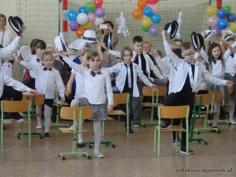 Choinka w Zespole Szkół w Tłokini Wielkiej