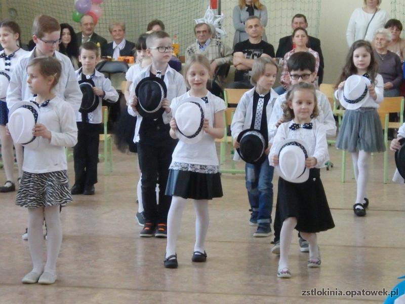 Choinka w Zespole Szkół w Tłokini Wielkiej