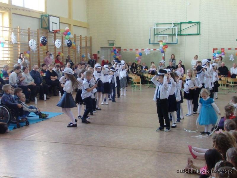 Choinka w Zespole Szkół w Tłokini Wielkiej