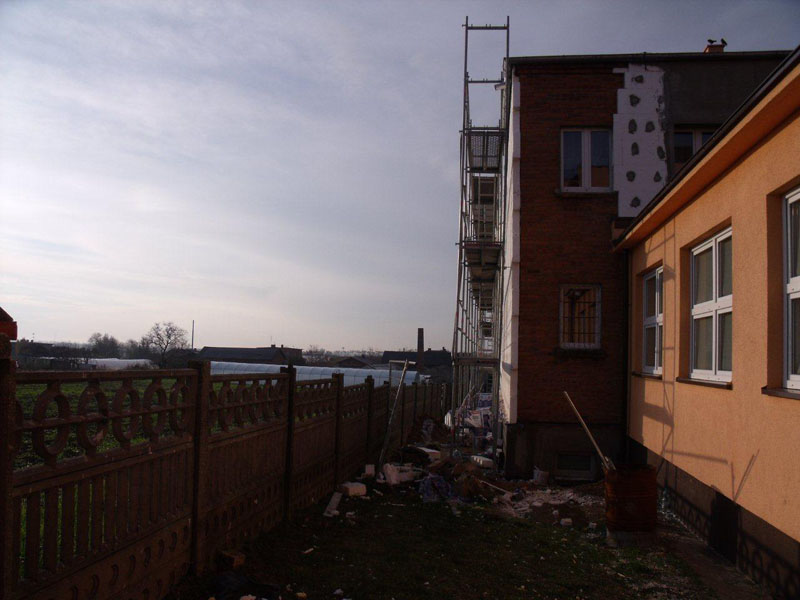 Pięknieje budynek Zespołu Szkół w Tłokini Wielkiej