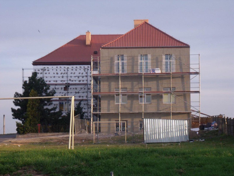 Pięknieje budynek Zespołu Szkół w Tłokini Wielkiej