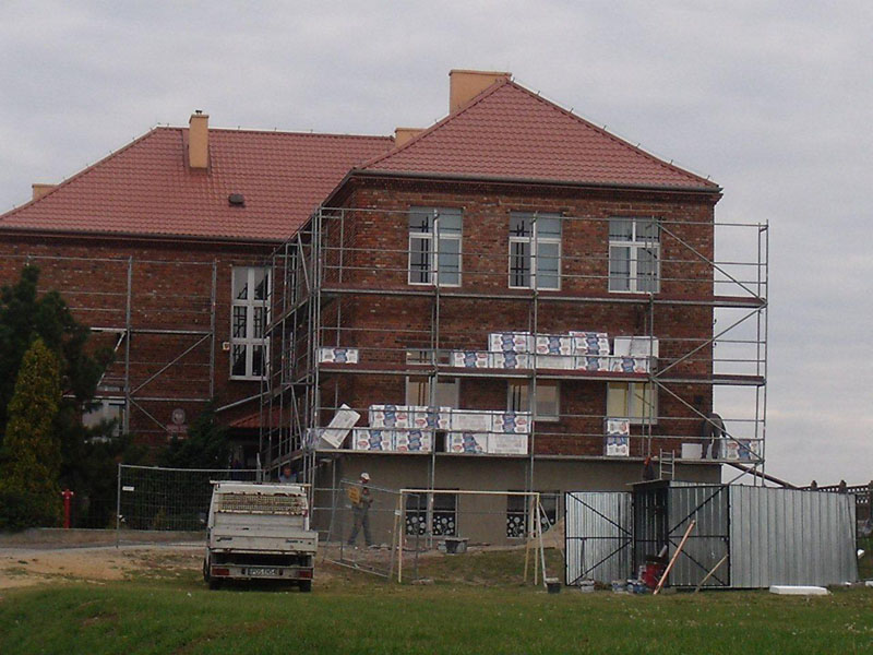 Pięknieje budynek Zespołu Szkół w Tłokini Wielkiej