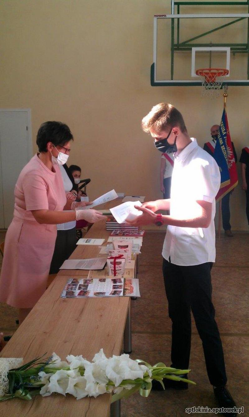 Zakończenie nauki w Szkole Podstawowej  im. Władysława Broniewskiego w Tłokini Wielkiej