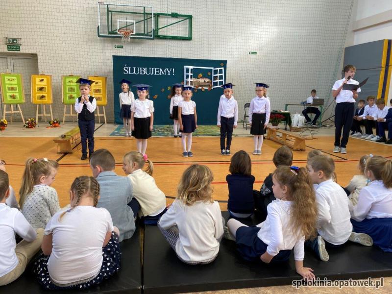 Ślubowanie uczniów klasy pierwszej